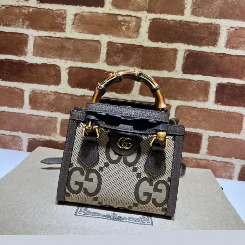 G*u*i shopping bags